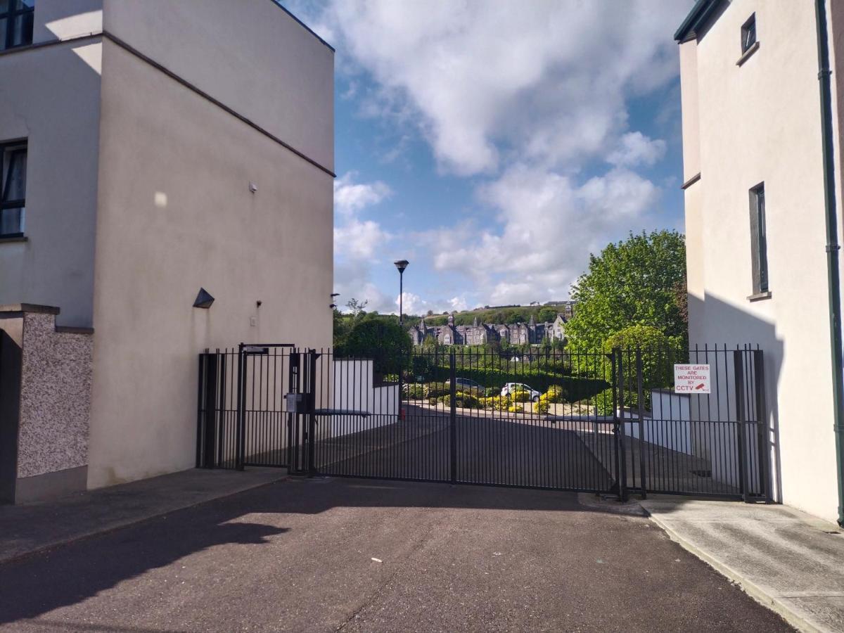 Crescent Apartments Homestay Cork Eksteriør bilde