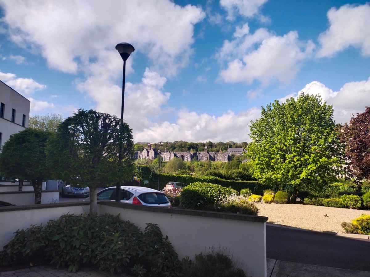 Crescent Apartments Homestay Cork Eksteriør bilde
