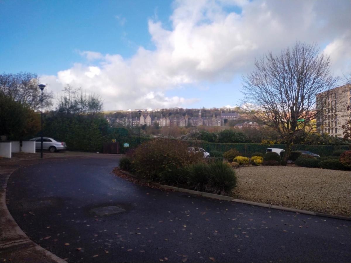 Crescent Apartments Homestay Cork Eksteriør bilde
