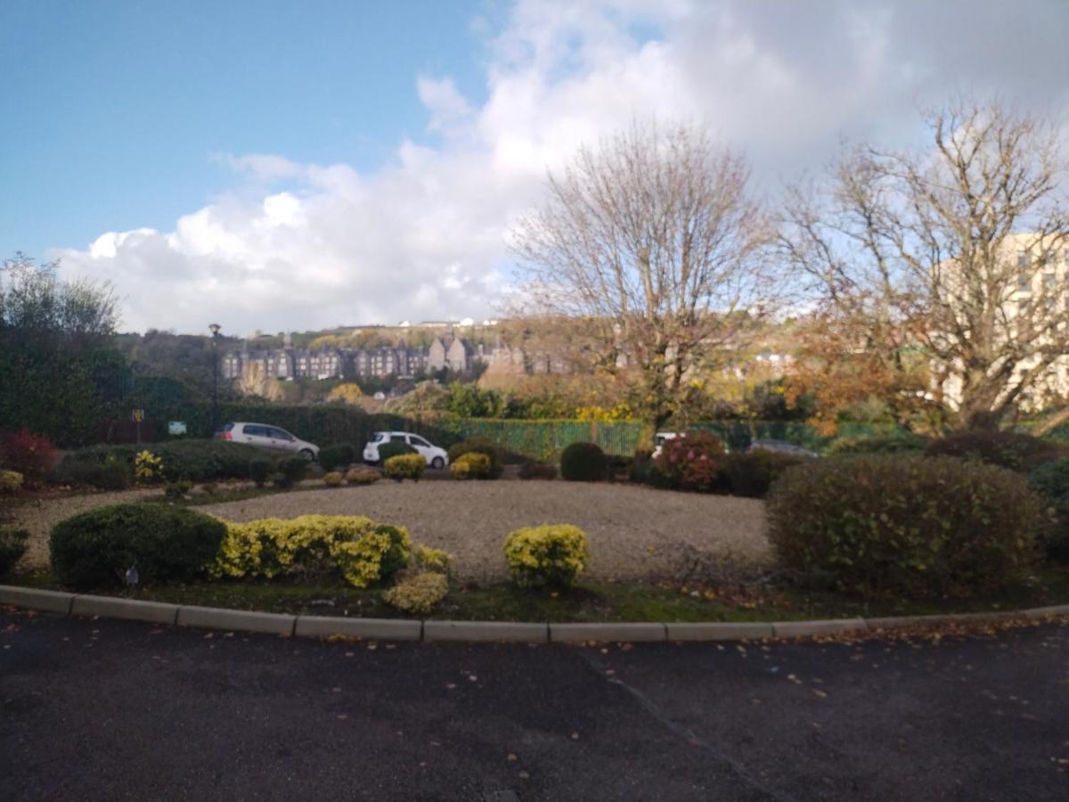 Crescent Apartments Homestay Cork Eksteriør bilde