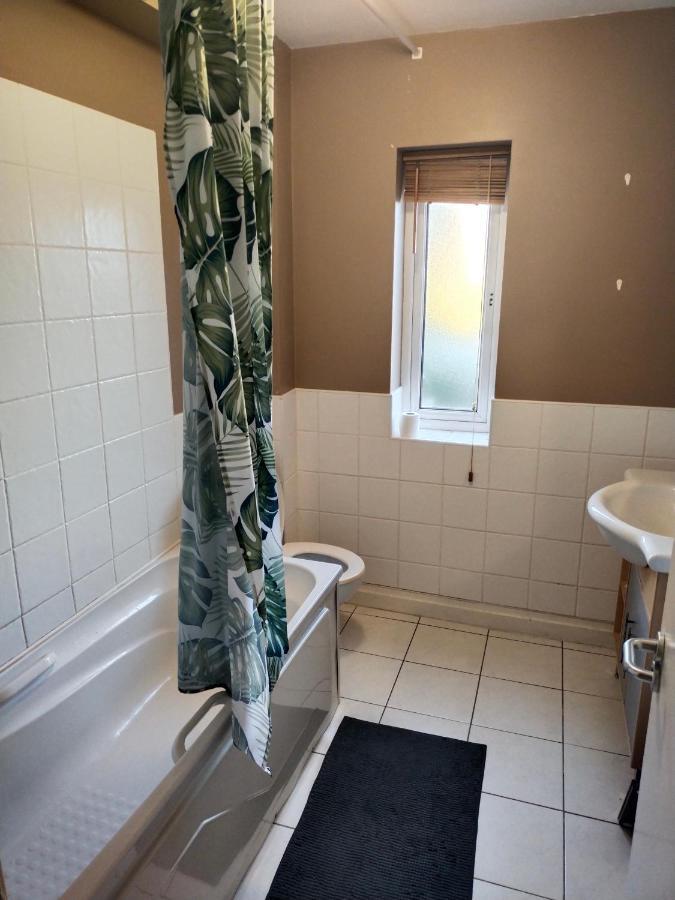 Crescent Apartments Homestay Cork Eksteriør bilde