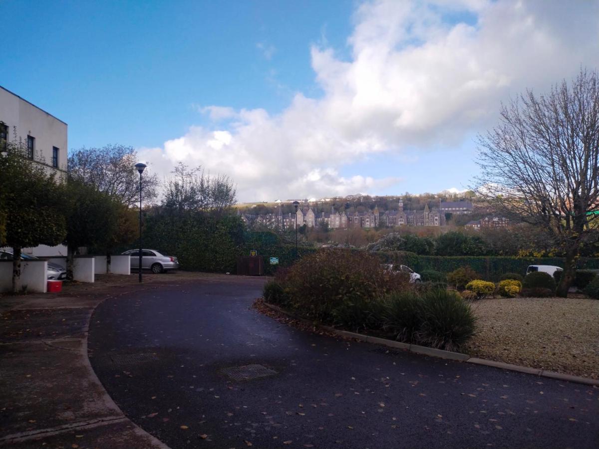 Crescent Apartments Homestay Cork Eksteriør bilde